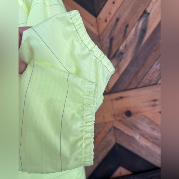 Athleta Spritz Run Jacket  Size XS Neon Yellow Zip Reflective - Picture 3 of 8